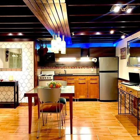 Live In This Iconic East Side Lower Level Unit Providence Bagian luar foto