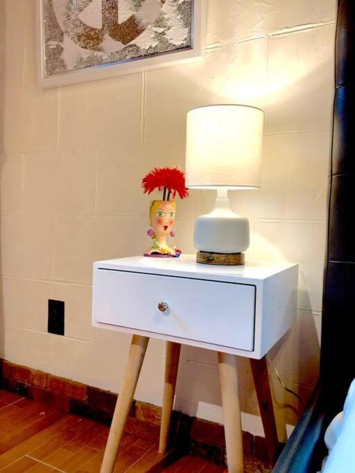 Live In This Iconic East Side Lower Level Unit Providence Bagian luar foto