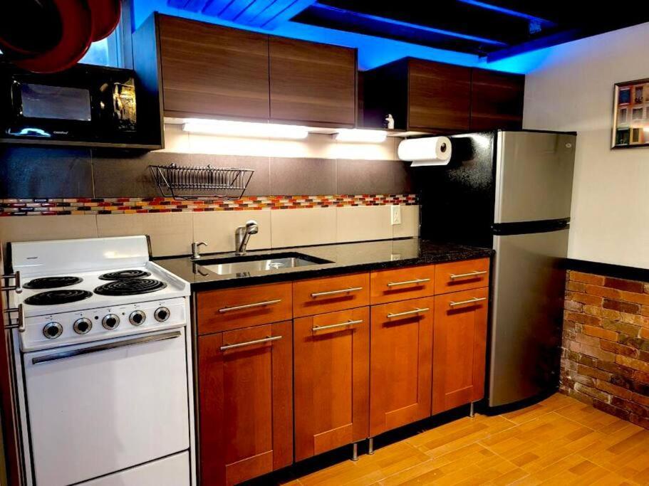 Live In This Iconic East Side Lower Level Unit Providence Bagian luar foto