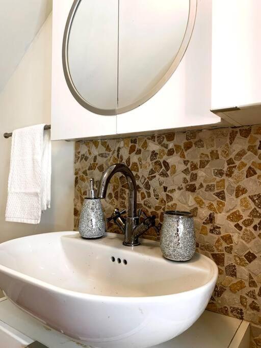 Live In This Iconic East Side Lower Level Unit Providence Bagian luar foto