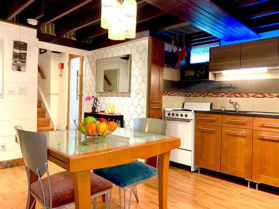 Live In This Iconic East Side Lower Level Unit Providence Bagian luar foto