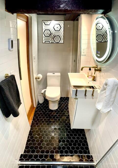 Live In This Iconic East Side Lower Level Unit Providence Bagian luar foto