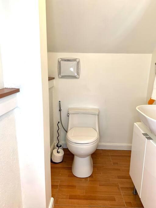 Live In This Iconic East Side Lower Level Unit Providence Bagian luar foto